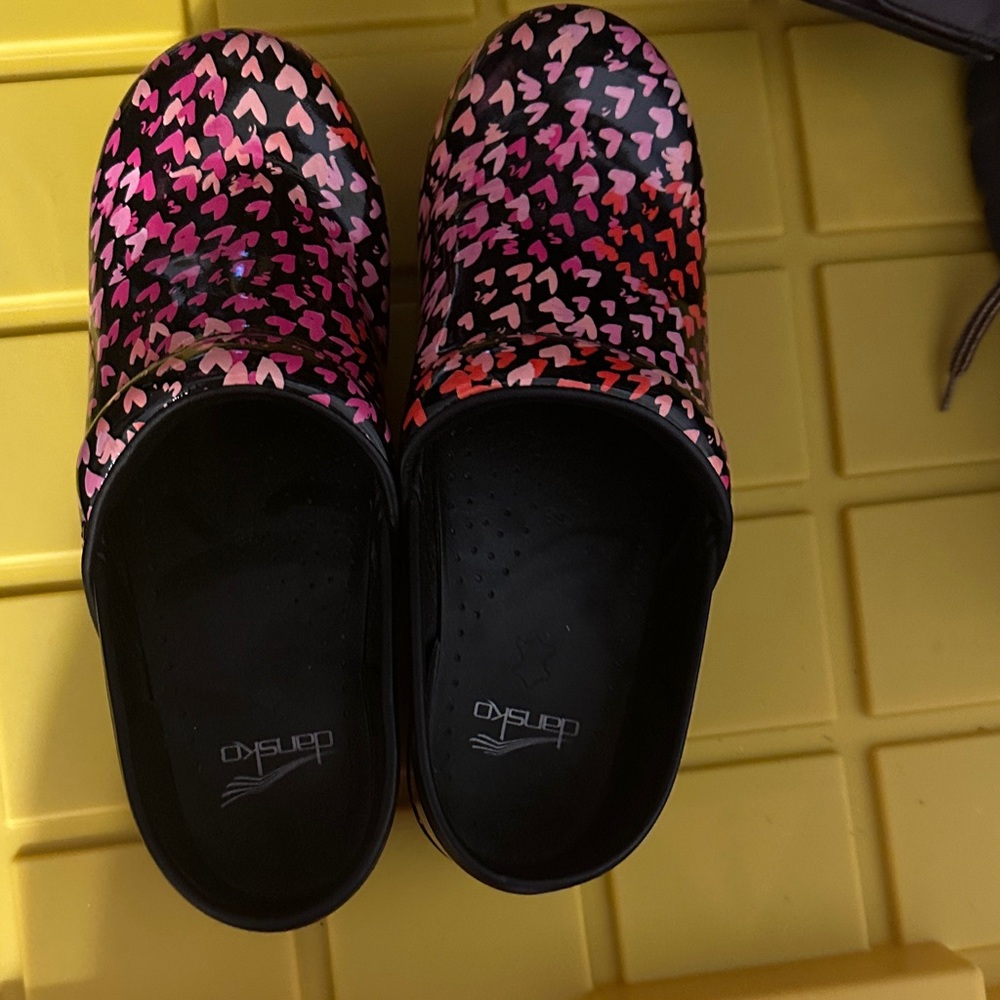 Dansko  Heart Design - Black and Pink
